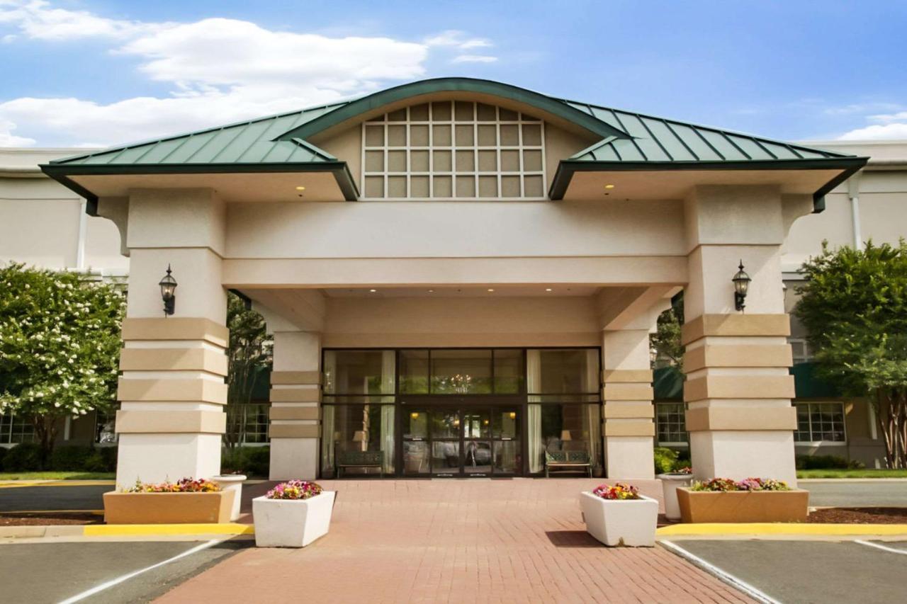 Clarion Hotel & Suites Convention Center Fredericksburg Exterior photo