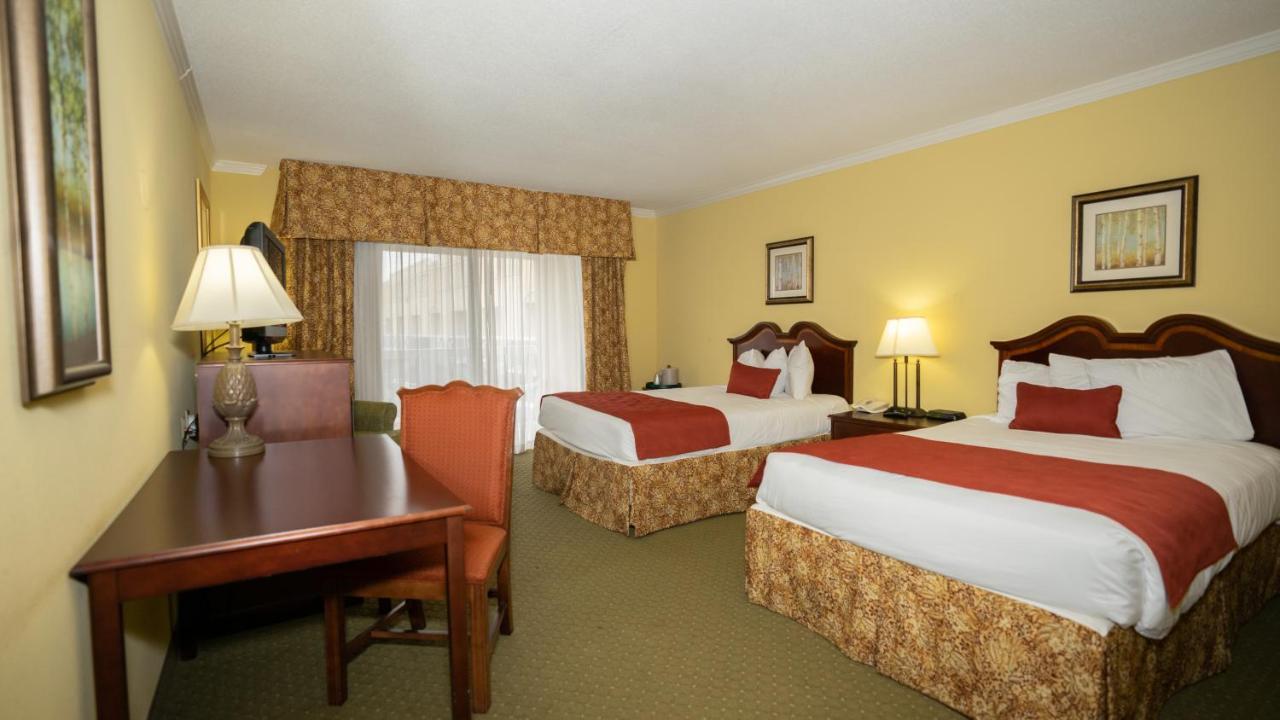 Clarion Hotel & Suites Convention Center Fredericksburg Exterior photo
