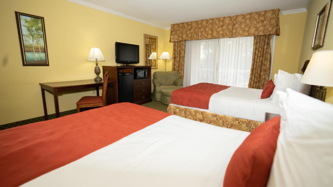 Clarion Hotel & Suites Convention Center Fredericksburg Exterior photo